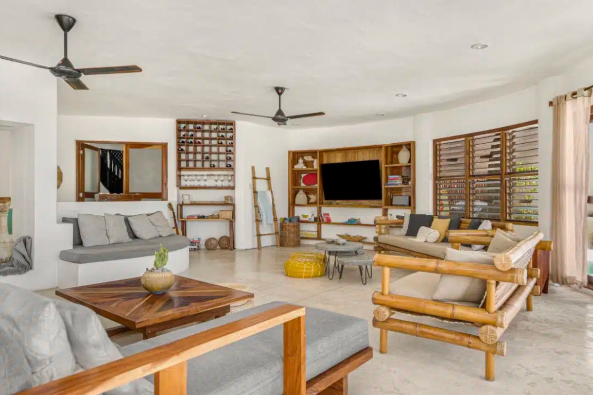 Carolina 7 Bed Beachfront Villa photo 3